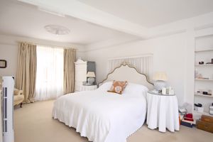 Principal bedroom - click for photo gallery